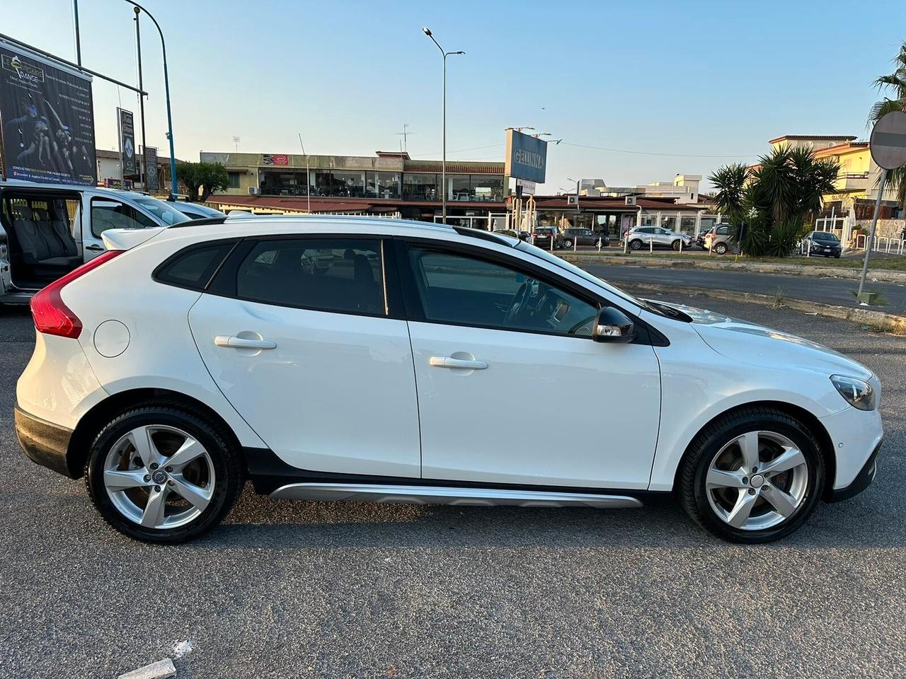 VOLVO V40 CROSS COUNTRY D3 2.0DIESEL 150CV AUTOMATICO EURO5B