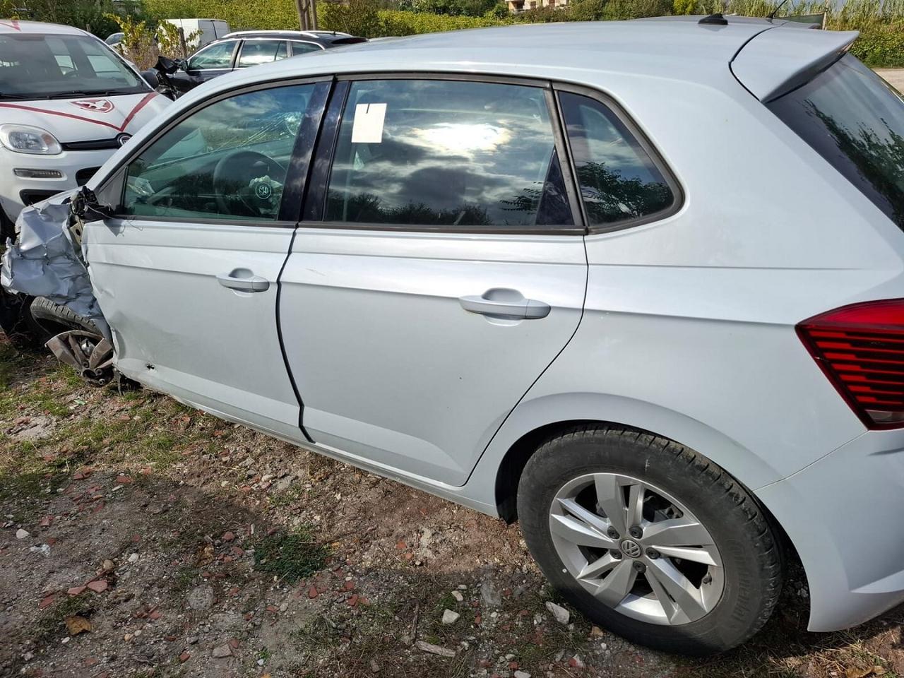 VW POLO 1.0 BENZINA 2018 SINISTRATA MOTORE PARTE