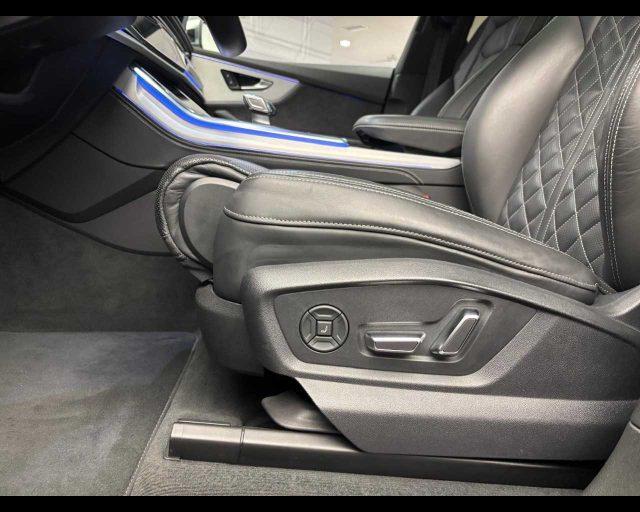 AUDI SQ8 TFSI quattro tiptronic sport attitude