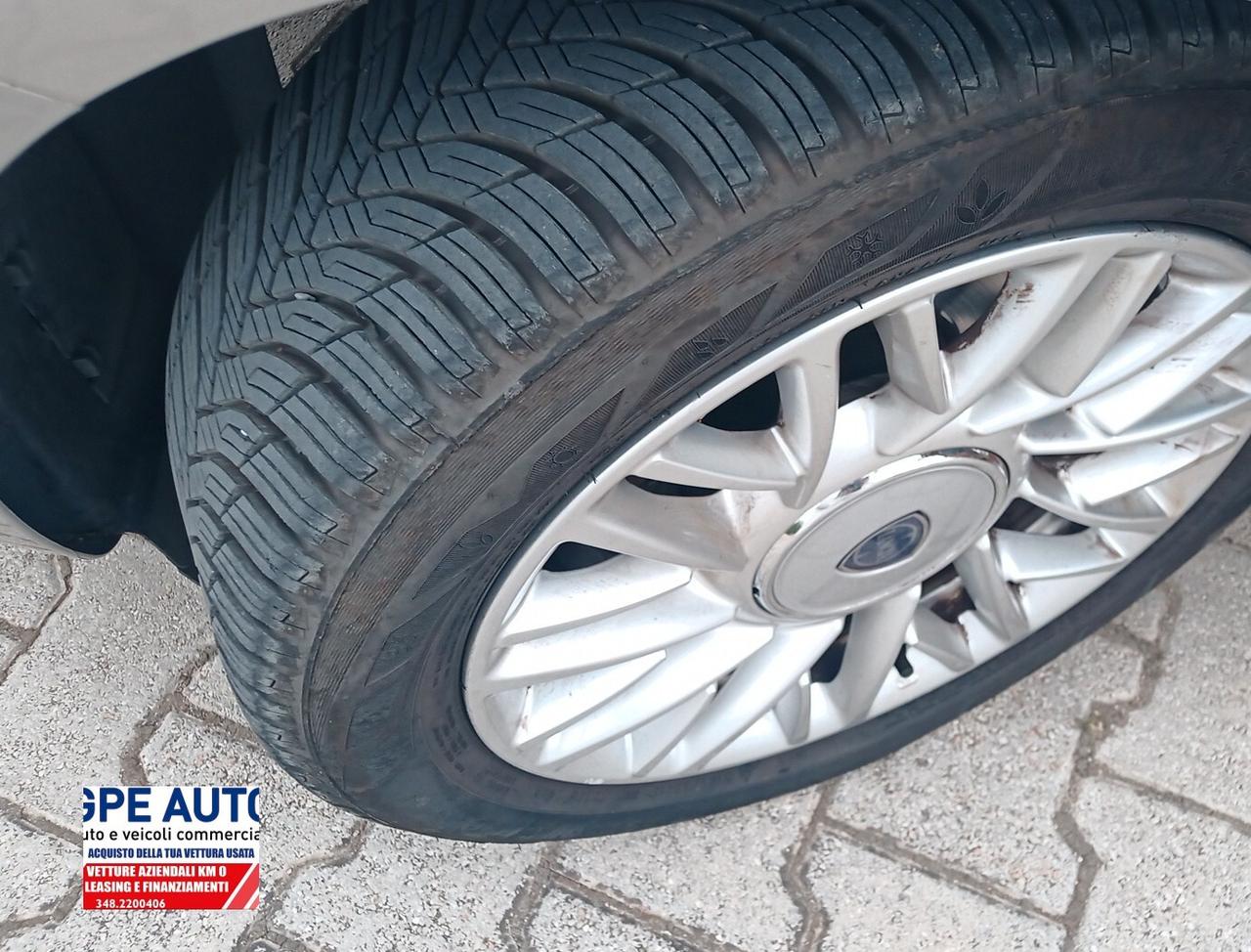Lancia Ypsilon 1.2 69 CV 5 porte Platinum - 5 posti