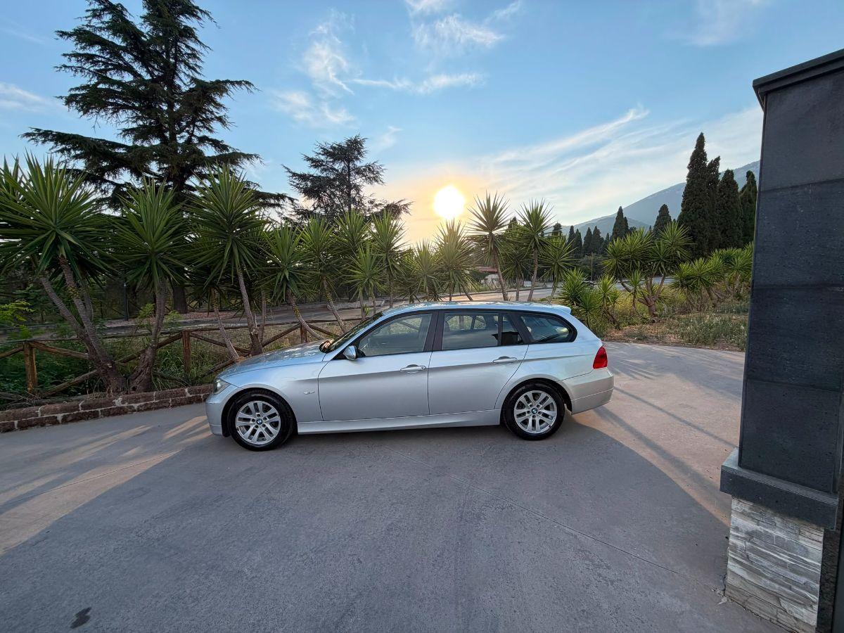 BMW - Serie 3 Touring - 320d Futura