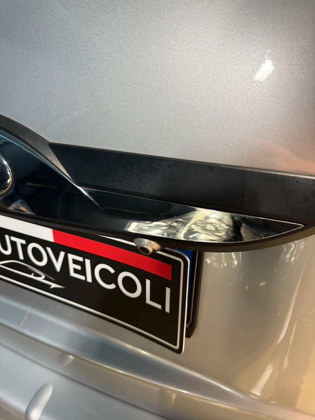 XUV500 5POSTI N1 AUTOCARRO 4X4