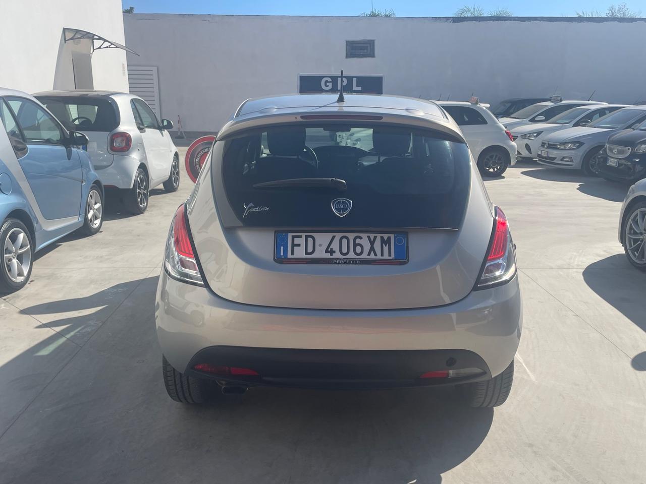 Lancia Ypsilon 1.2 69 CV 5 porte GPL Ecochic Silver