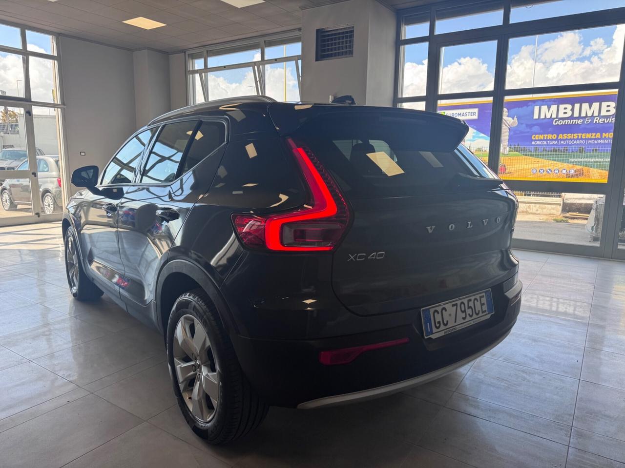 VOLVO XC40 D3 R DESIGN MOMENTUM MY2020