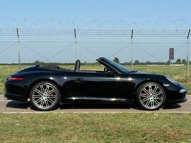 Porsche 911 3.4 Carrera Cabriolet Black Edition