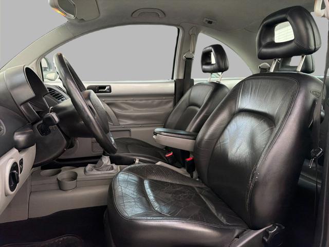 VOLKSWAGEN New Beetle 2.0