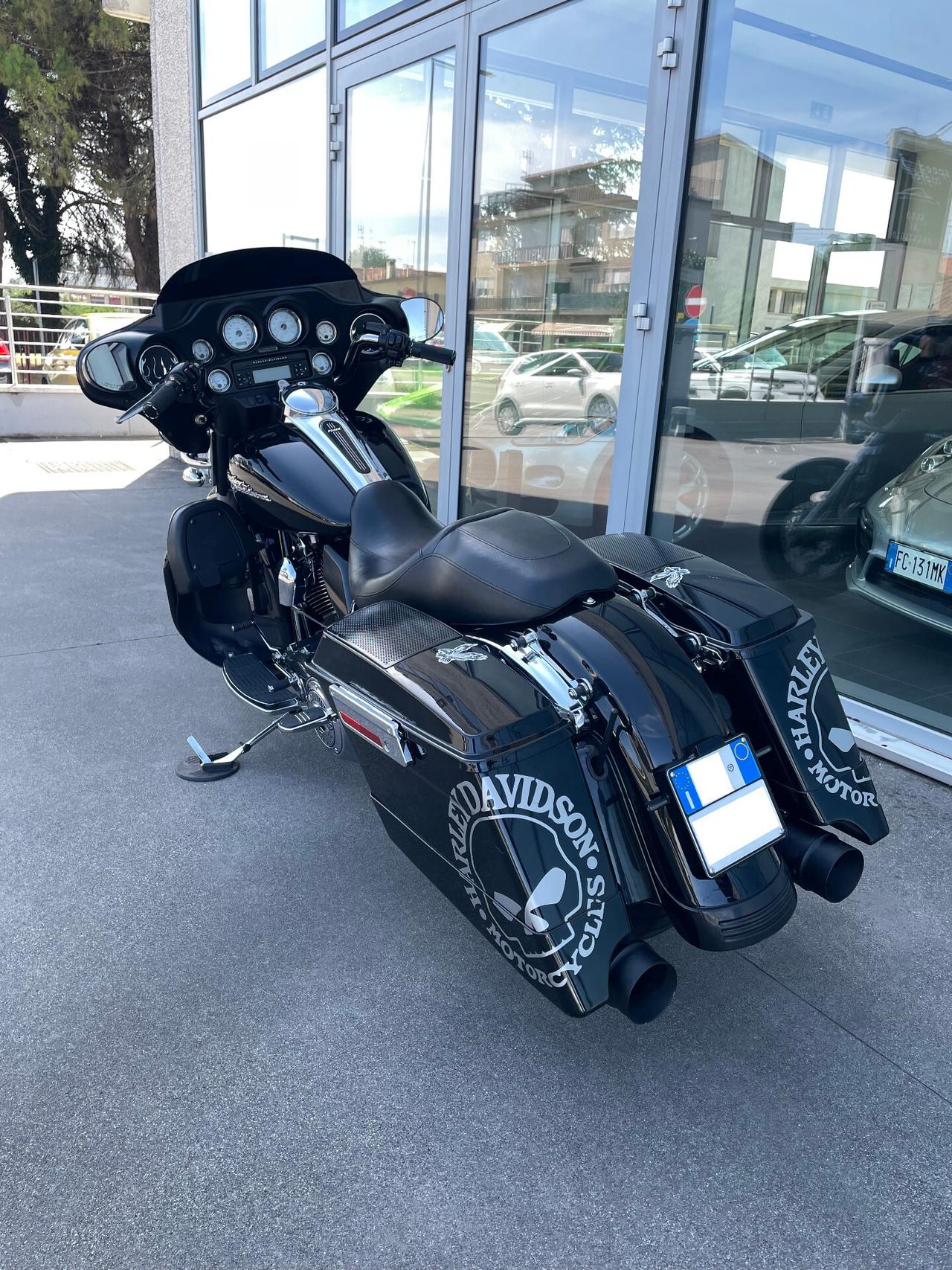 Harley-davidson Touring Street Glide Twin Cam 96 Six Speed con molti accessori sosp.Ohlins