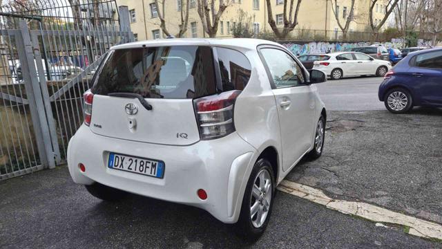 TOYOTA iQ 1.0 Sol