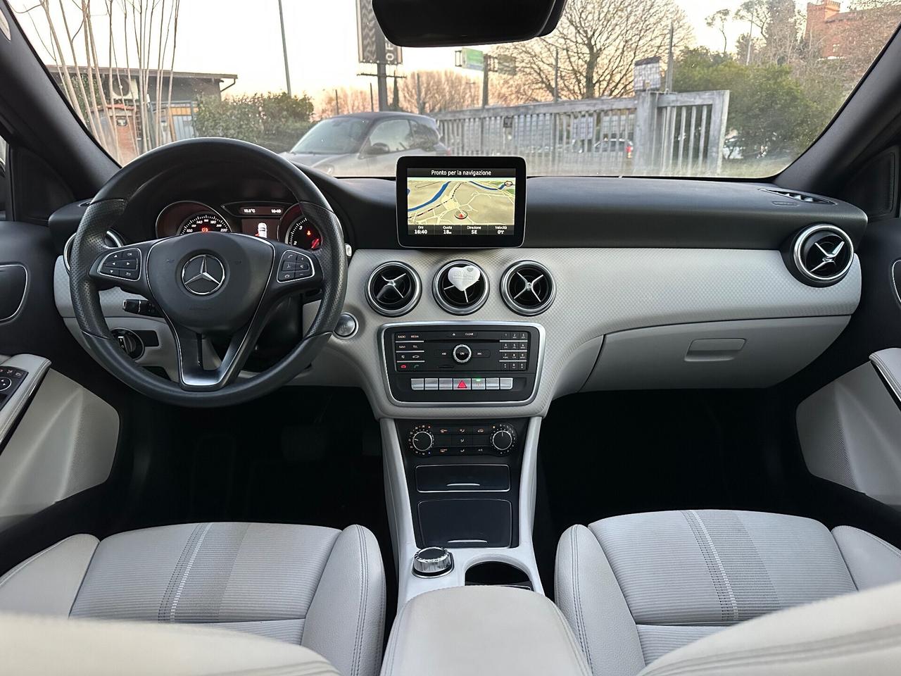 Mercedes-benz A 200 d Automatic Sport Edition White Cream UNIPRO UFF Permute e Rate