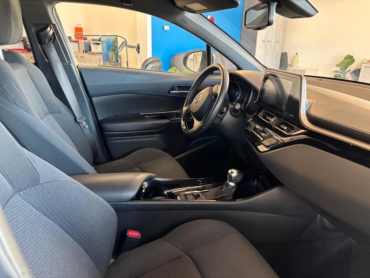 Toyota C-HR 1.8 Ibrida Neopatentati