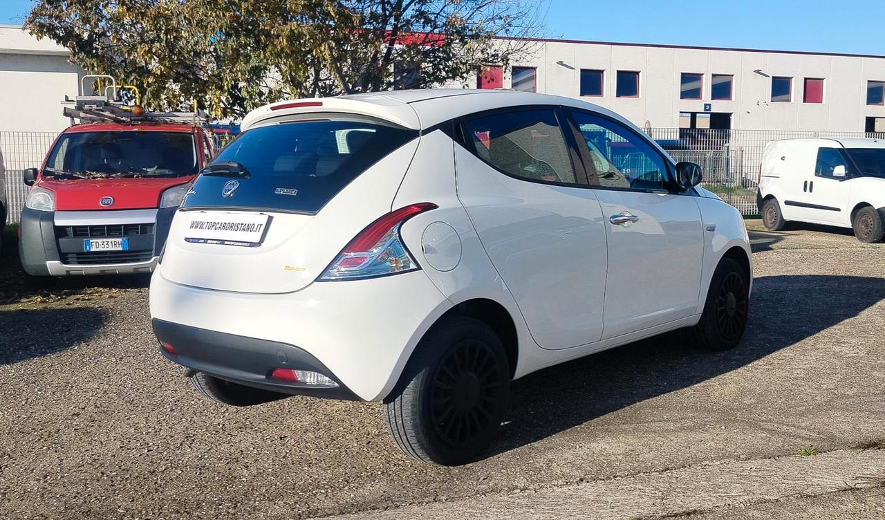 Lancia Ypsilon 1.0 firefly hybrid Silver s&s 70cv