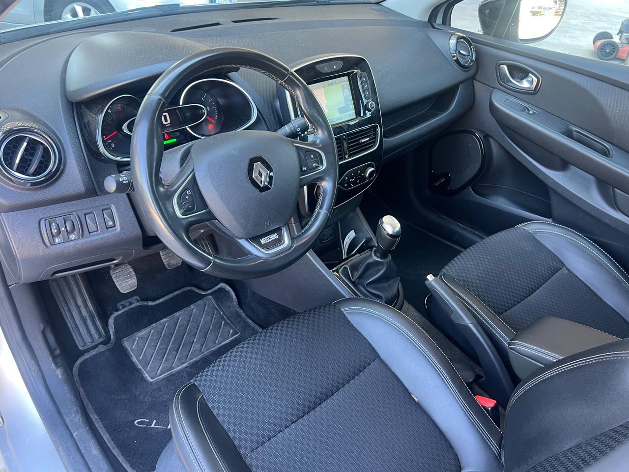 Renault Clio dCi 8V 90 CV EDC 5 porte Moschino Intens