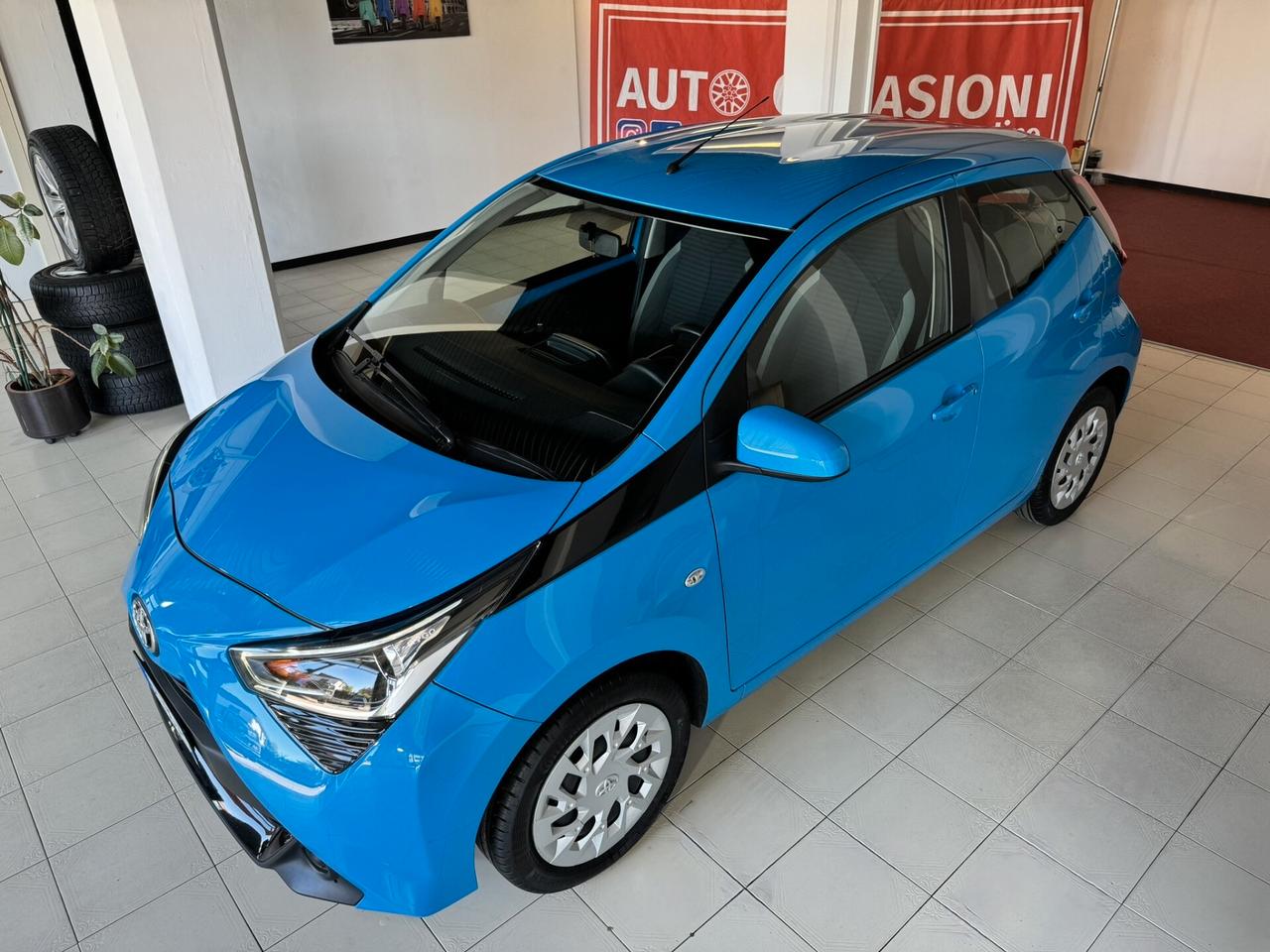 Toyota Aygo Connect 1.0 VVT-i 72CV 5 porte x-business