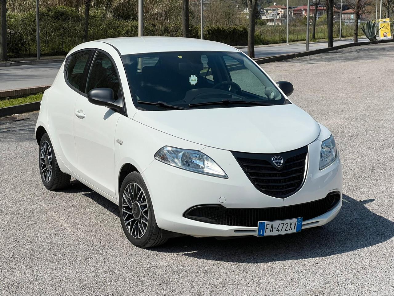 Lancia Ypsilon 1.2 69 CV 5 porte S&S S Momodesign