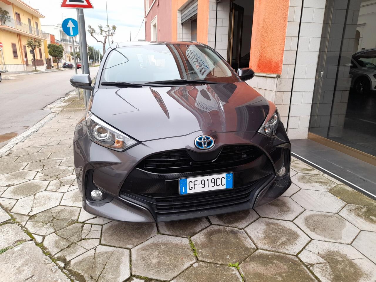 TOYOTA YARIS 1.5 HYBRID 5P BUSINESS