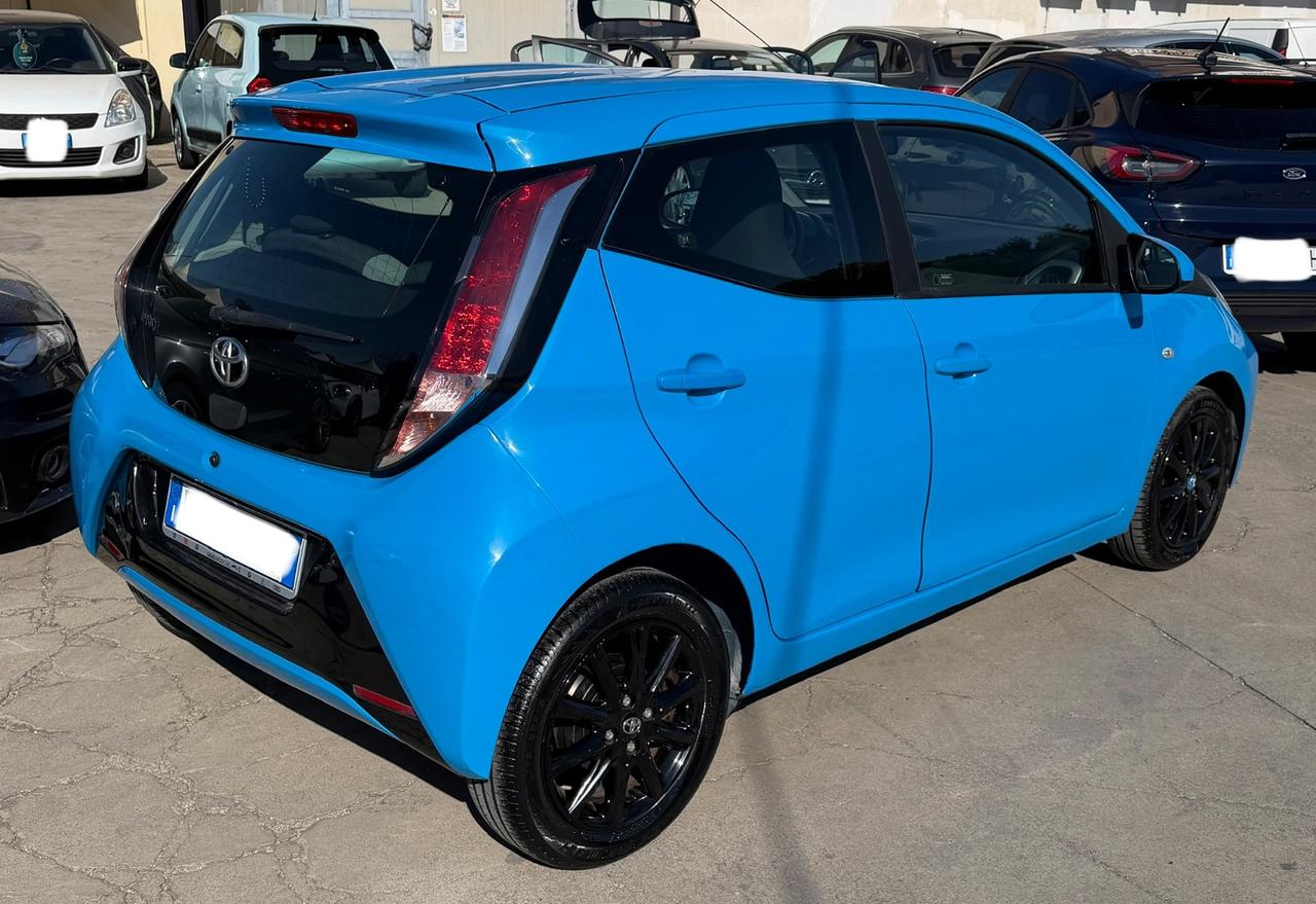 Toyota Aygo 1.0 VVT-i 69 CV 5 porte x-cool