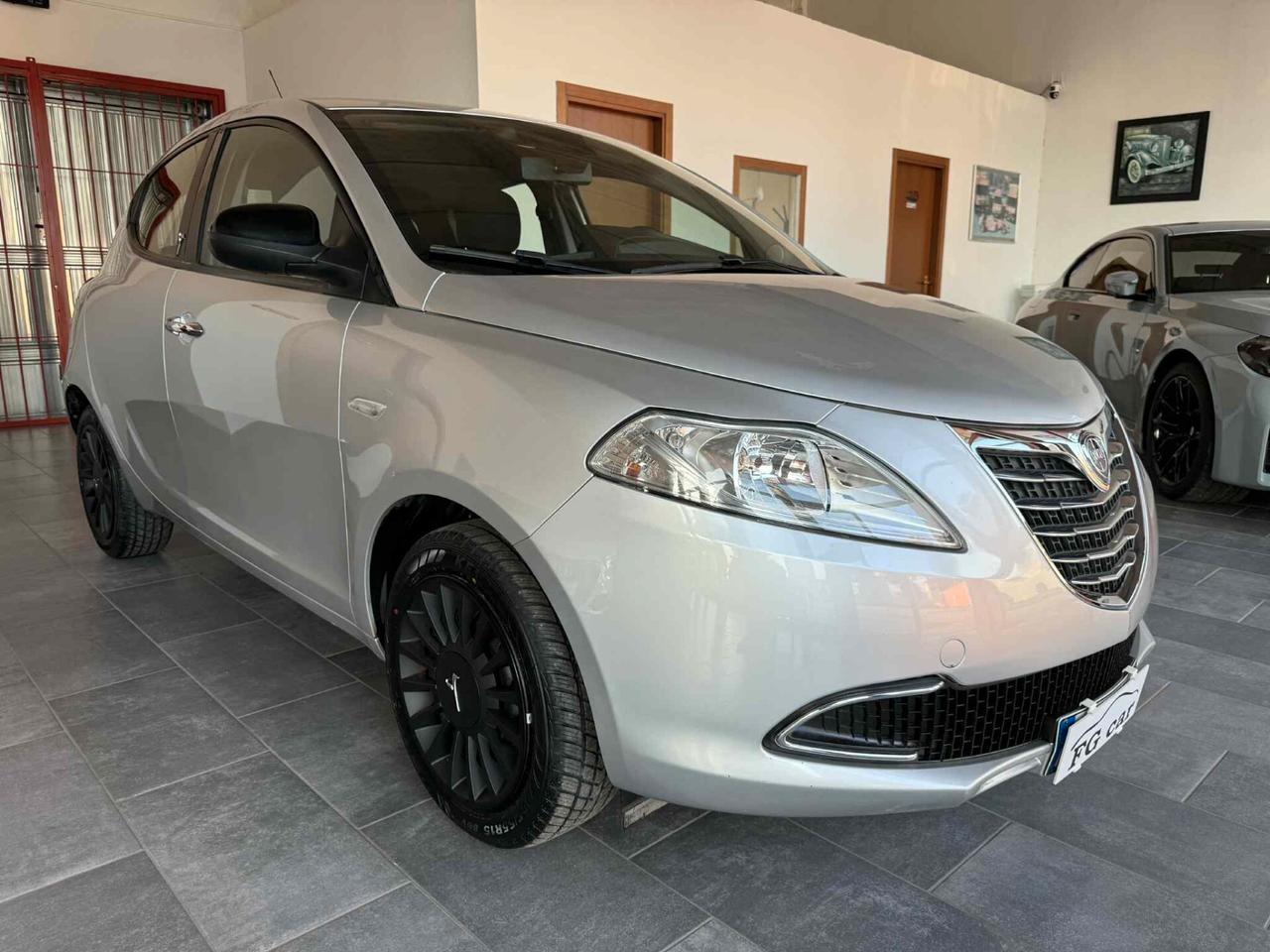 Lancia Ypsilon 1.2 69CV 5 porte Platinum NEOPATENTATI