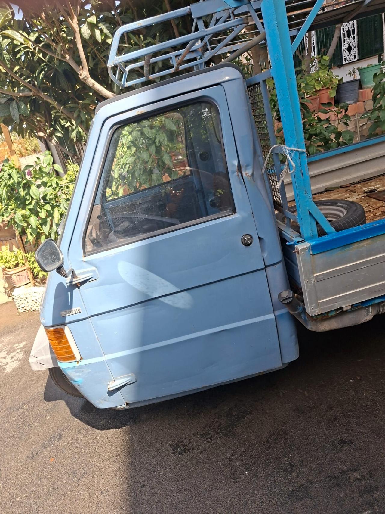 Piaggio Ape CAR 700