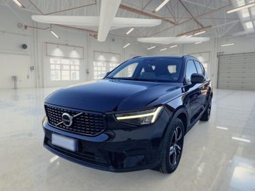 VOLVO XC40 B3 automatico Plus Dark