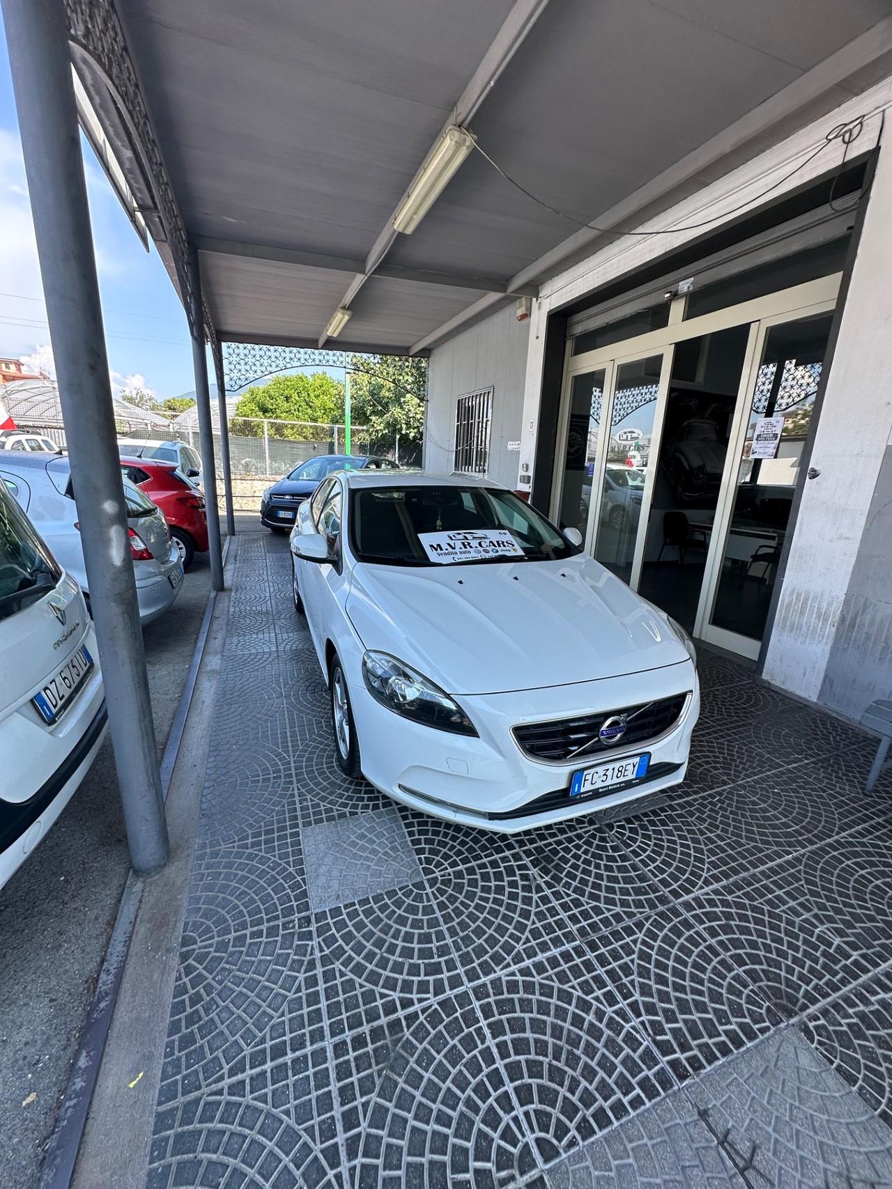 Volvo V40 D2 R-design Momentum