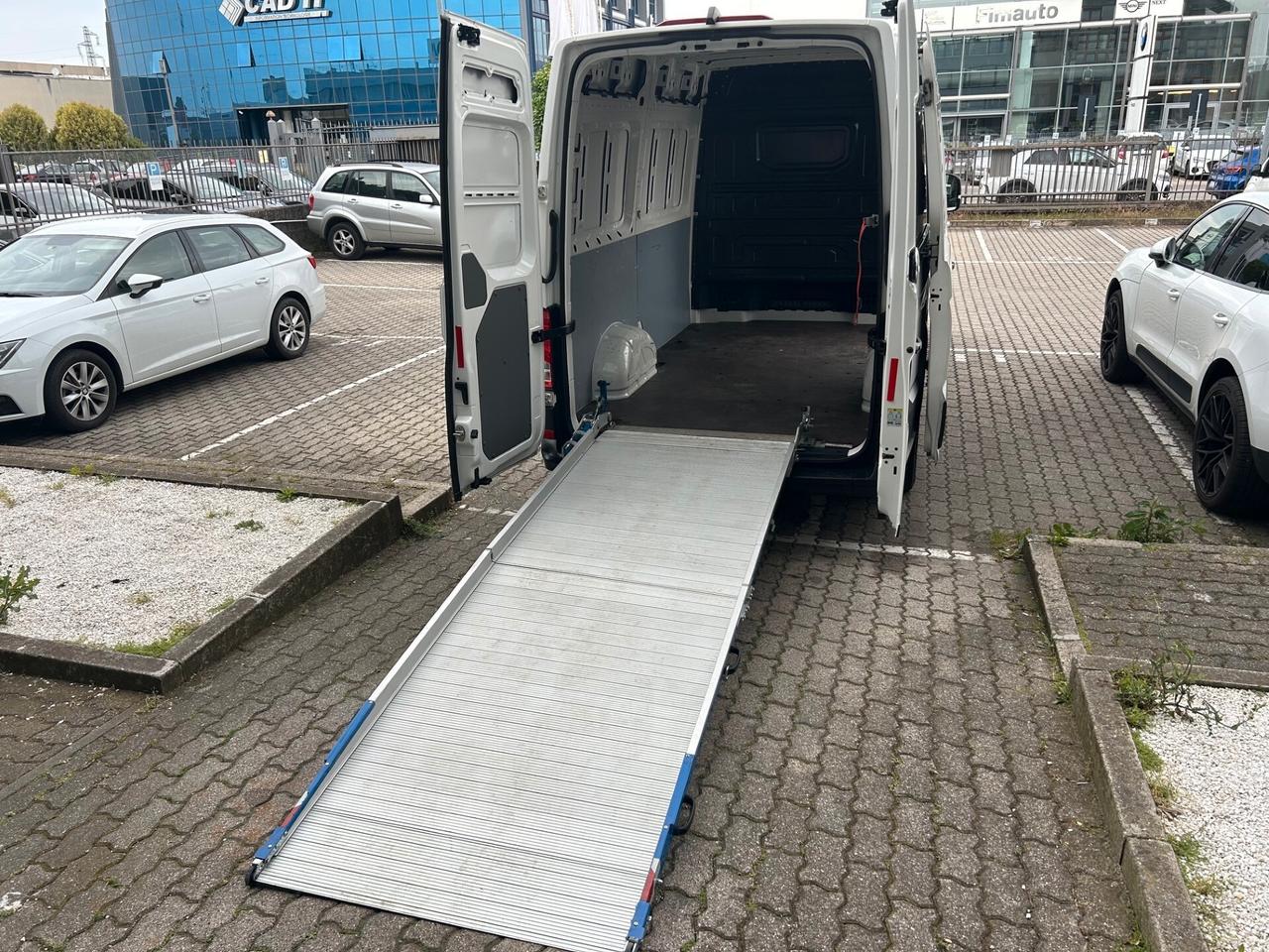 Volkswagen Crafter 35 2.0 TDI 140cv L3H3 PMTA Rampa di carico