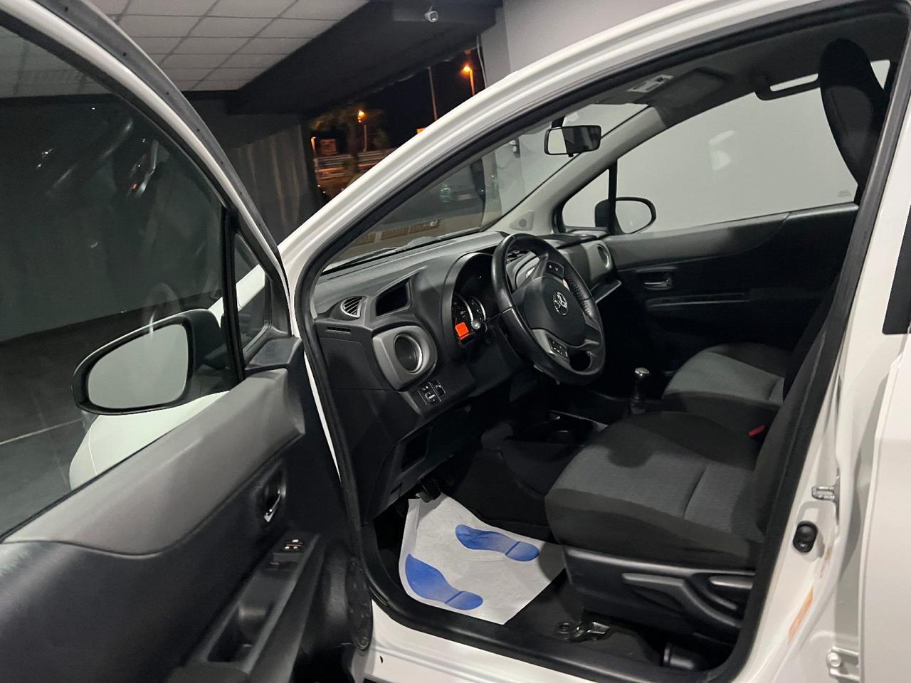 Toyota Yaris 1.0 5 porte Sol