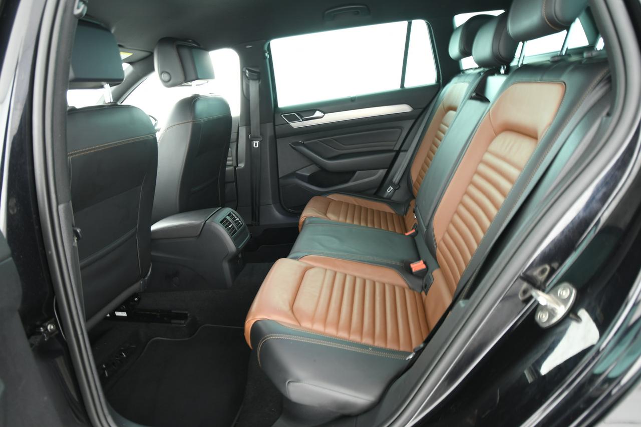 VOLKSWAGEN Passat Variant 2.0 tdi Executive 150cv dsg PELLE+ACC+APP CONNECT
