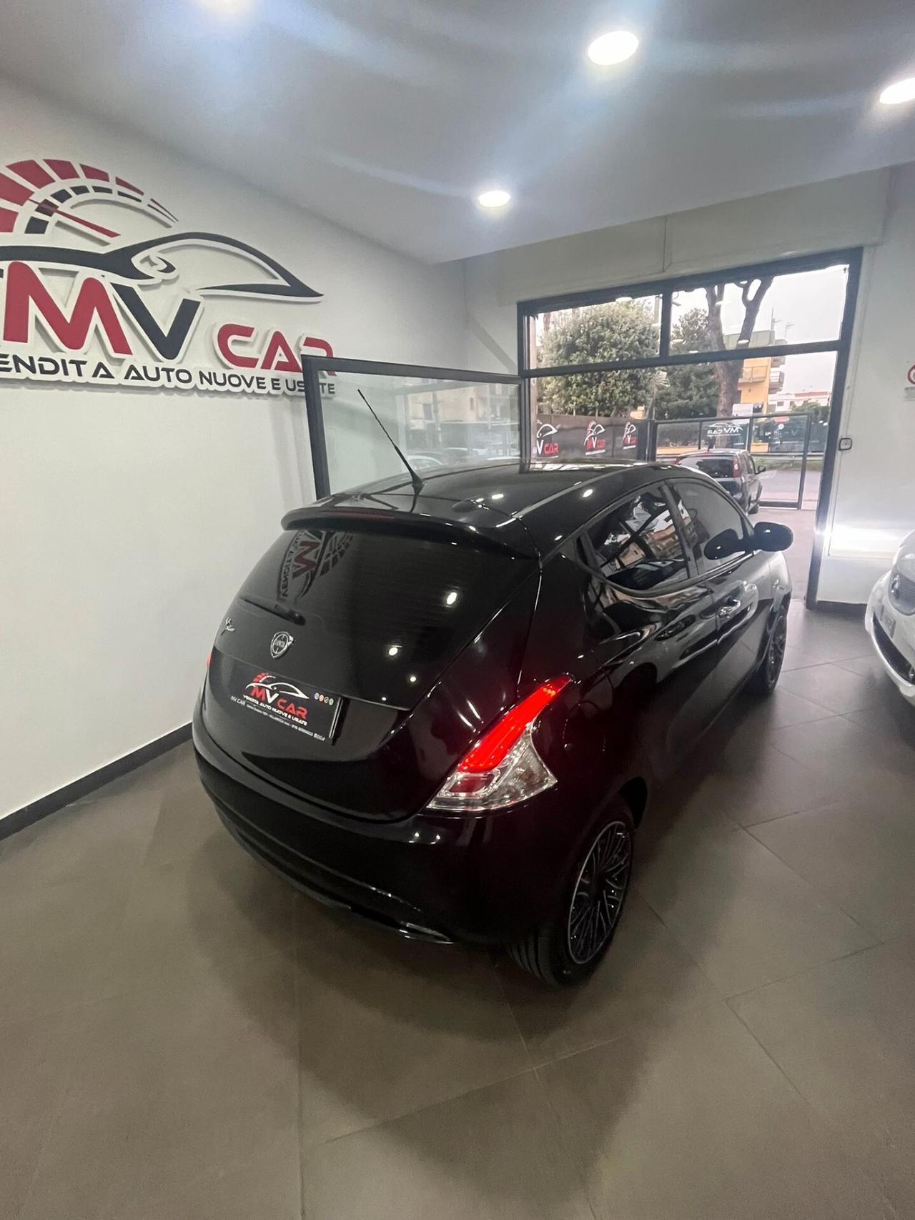 Lancia Ypsilon 1.2 69 CV 5 porte GPL Ecochic Black and Noir