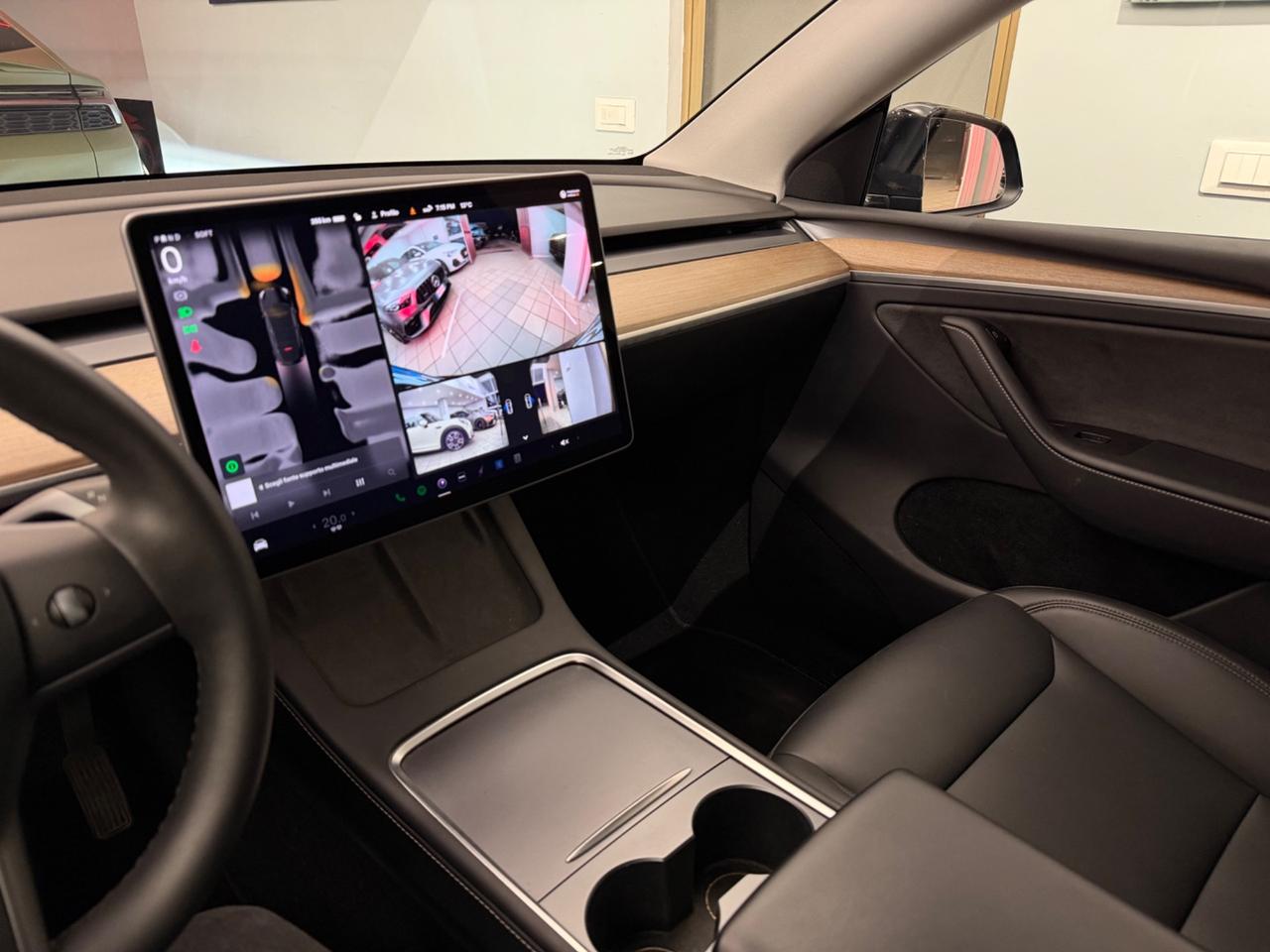 Tesla Model Y RWD Iva esposto