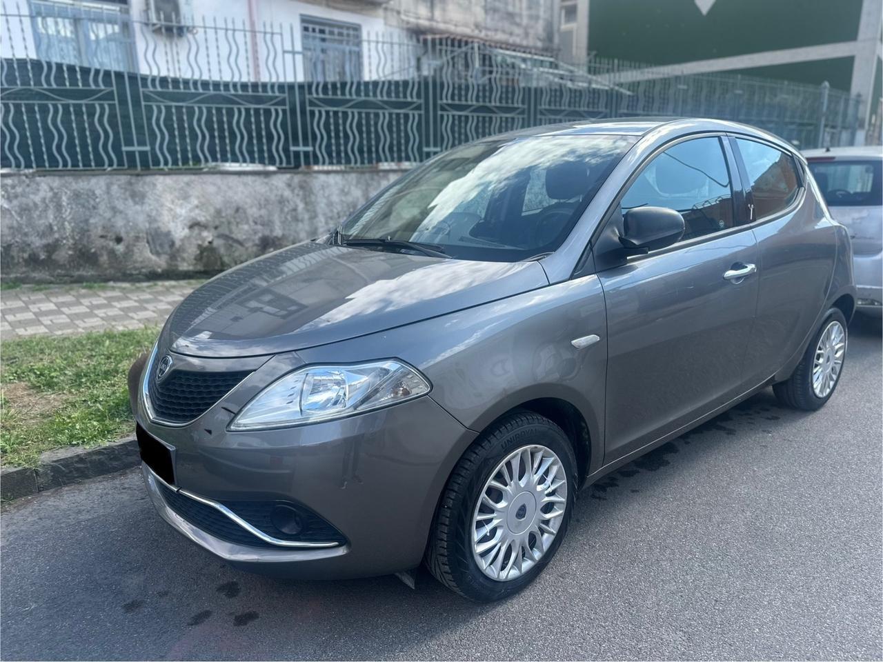 Lancia Ypsilon 1.2 69 CV 5 porte Silver