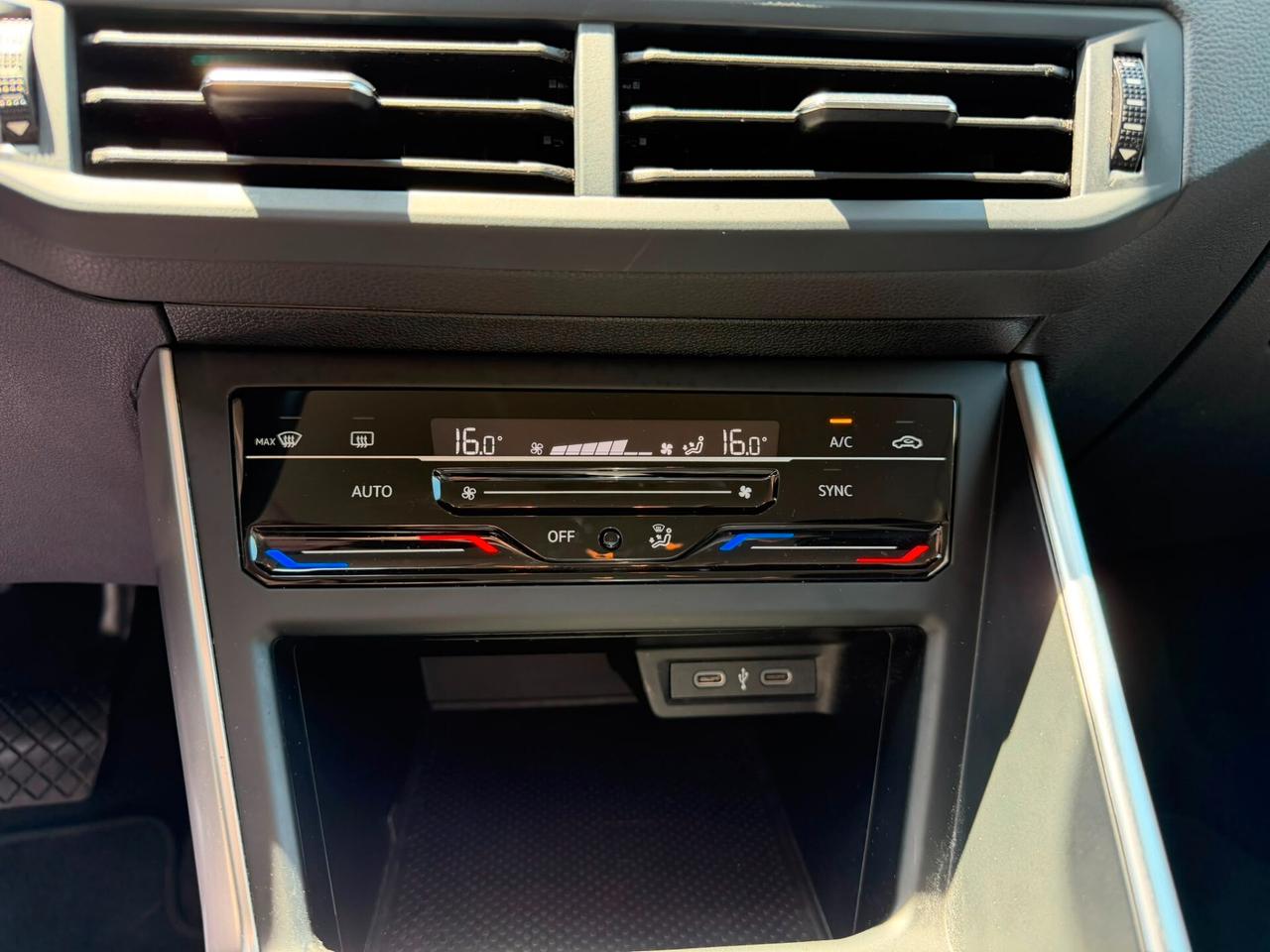 Volkswagen Polo 1.0 tsi Style 95cv dsg Unipro