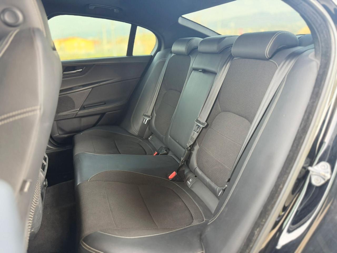 Jaguar XE 2.0 D Turbo R-Sport