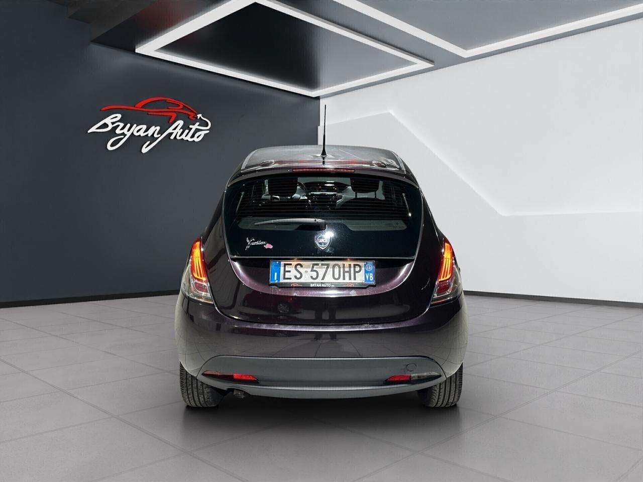 Lancia Ypsilon 0.9 TwinAir 85 CV 5 porte Metano Ecochic ELEFANTINO