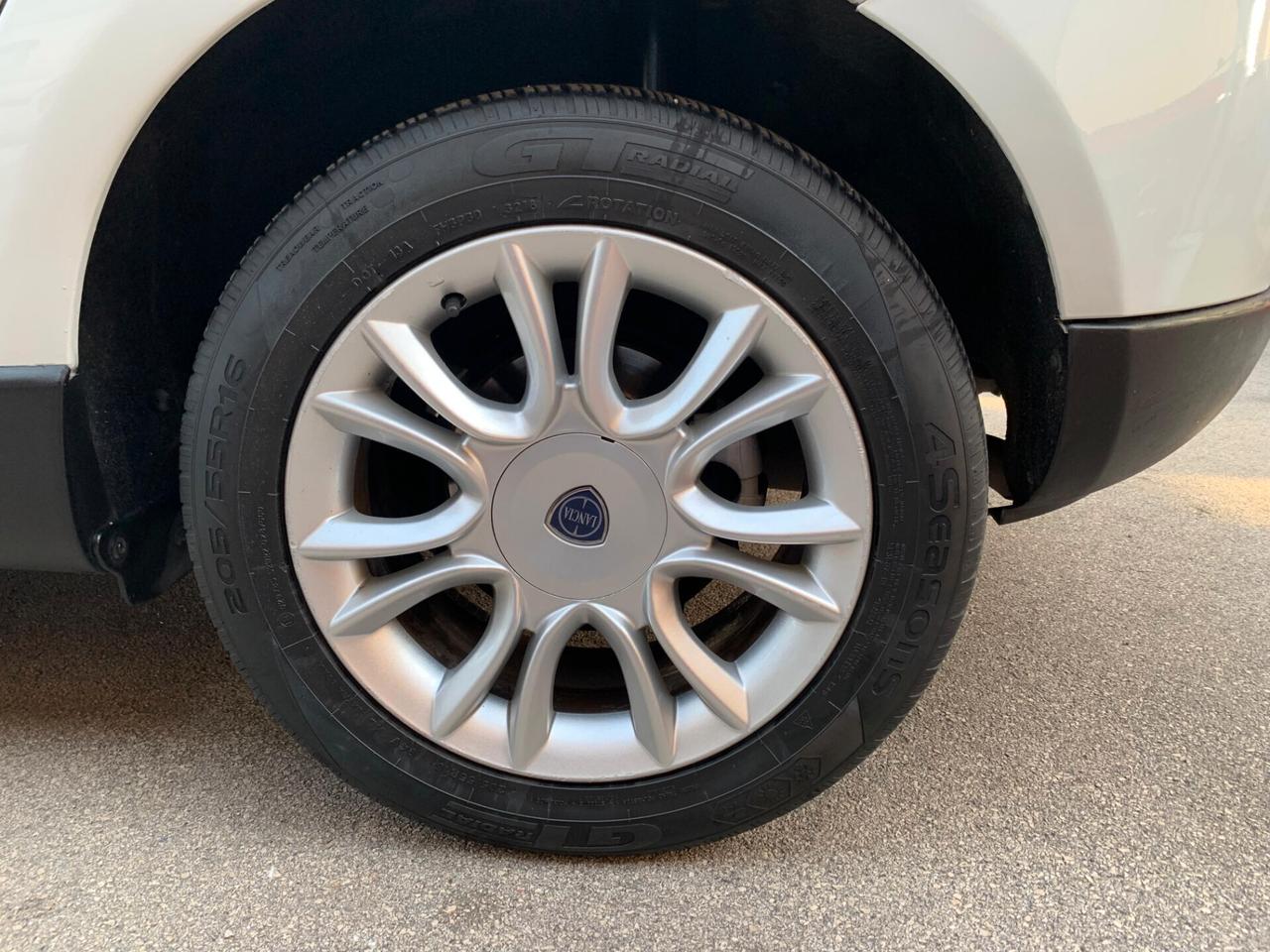 Lancia Delta 1.6 MJT DPF 105 CV Silver