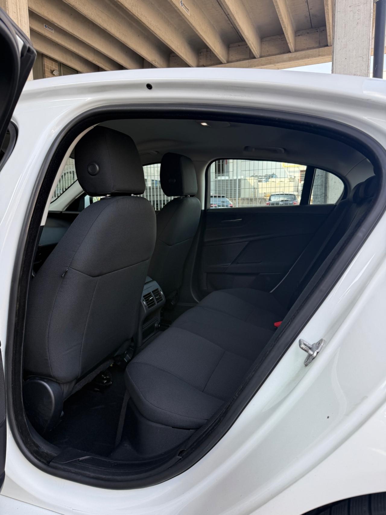 Jaguar XE 2.0 D 180 CV aut. Prestige