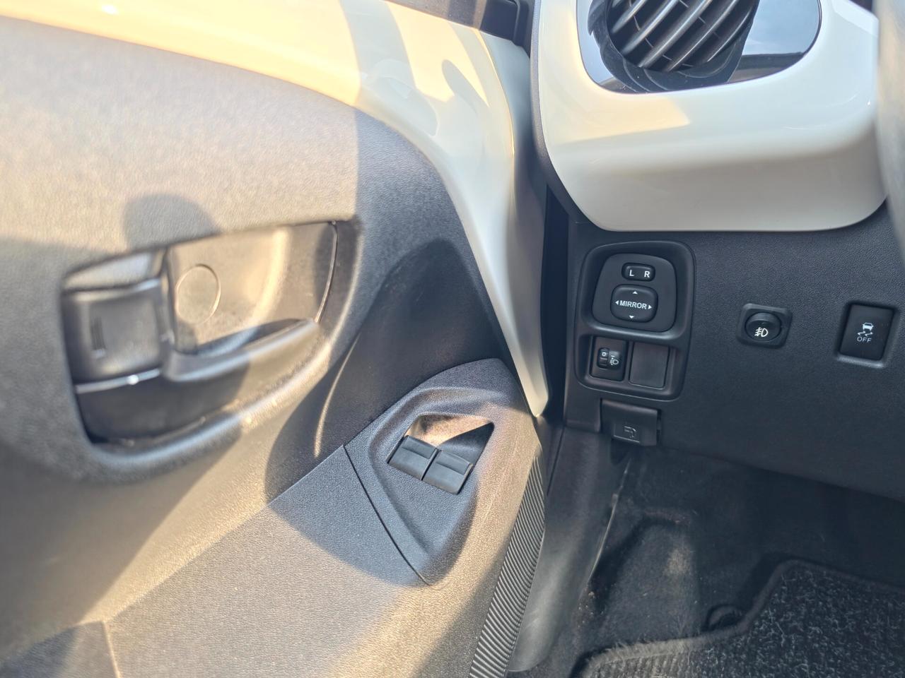 Toyota Aygo 1.0 VVT-i 69 CV 5 porte x-cite MMT 2014-E5B Automatico NEO