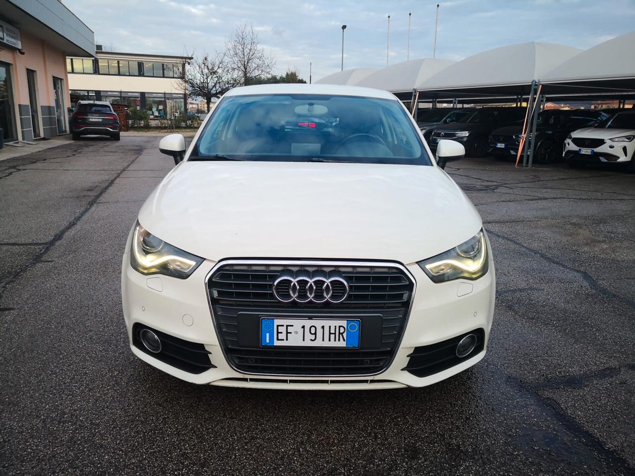 Audi A1 1.6 TDI 105 CV ***NEOPATENTATI***CIELO SCOLLATO***