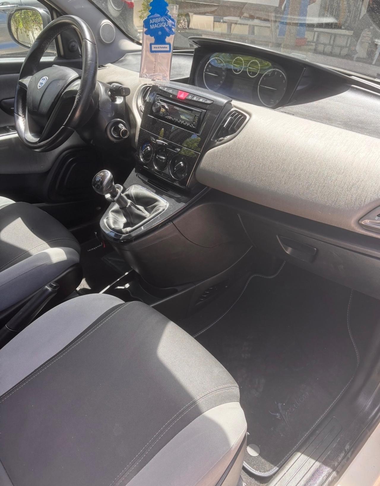 Lancia Ypsilon 1.2 69 CV 5 porte S&S Platinum