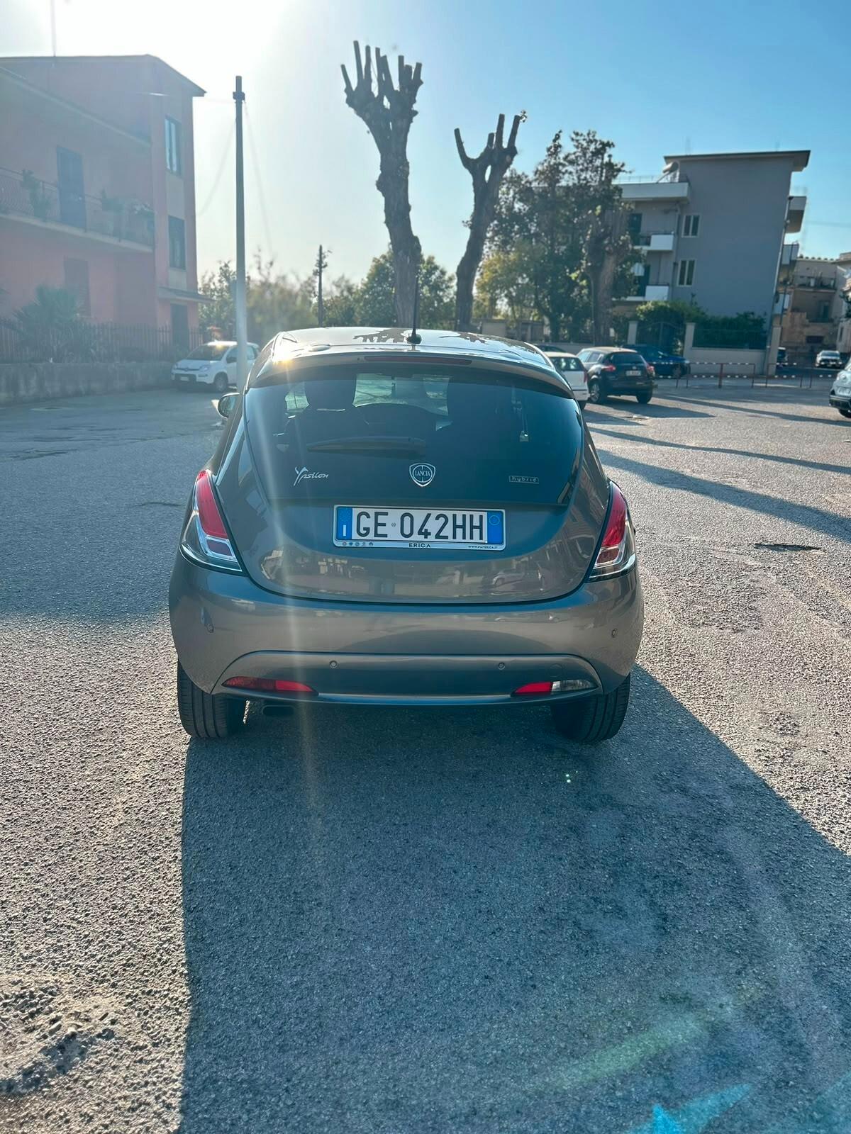 Lancia Ypsilon 1.0 FireFly 5 porte S&S Hybrid Ecochic Gold