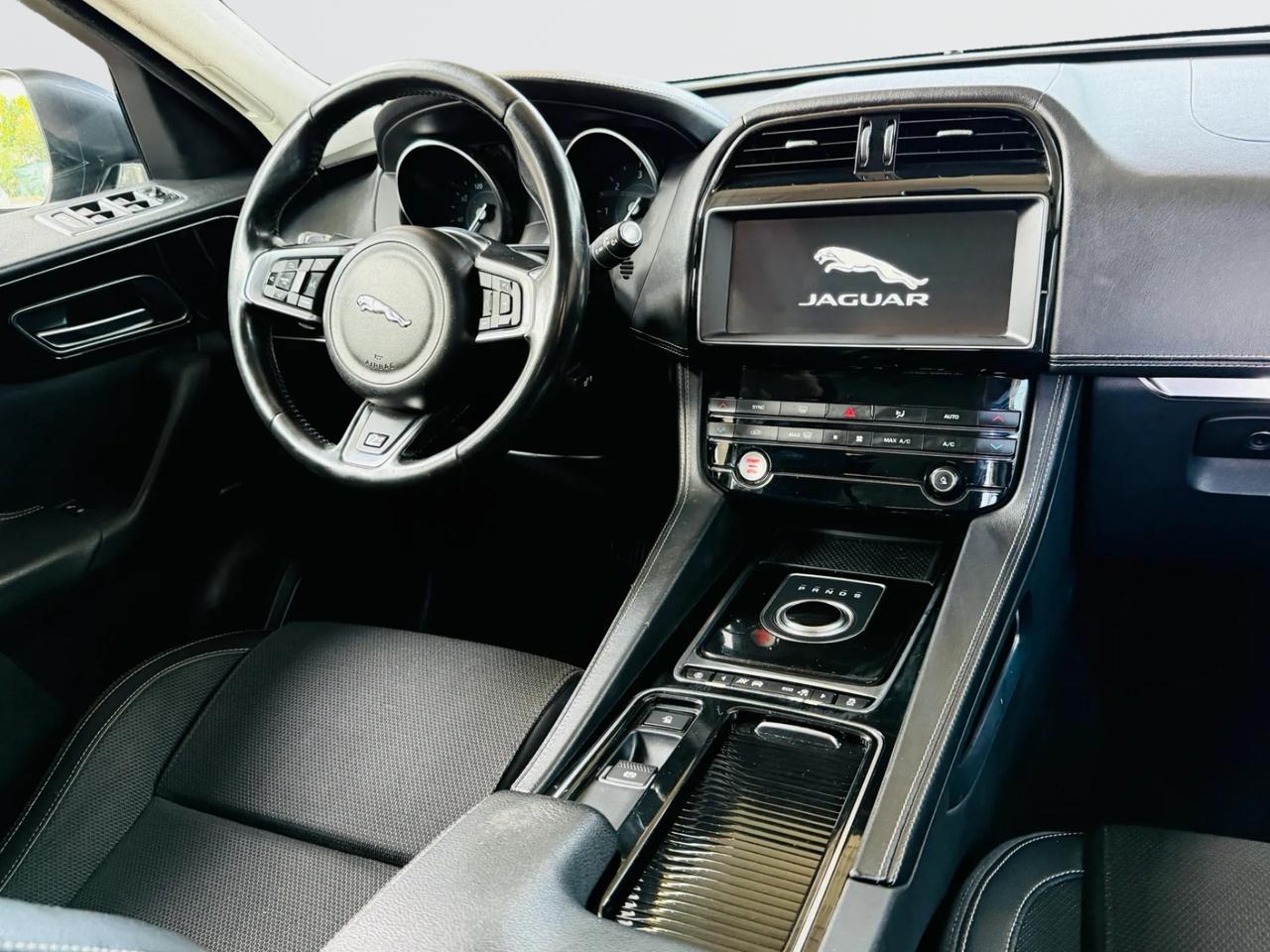 Jaguar F-Pace 2.0 D 240 CV AWD aut. R-Sport*TETTO PANORAMA*