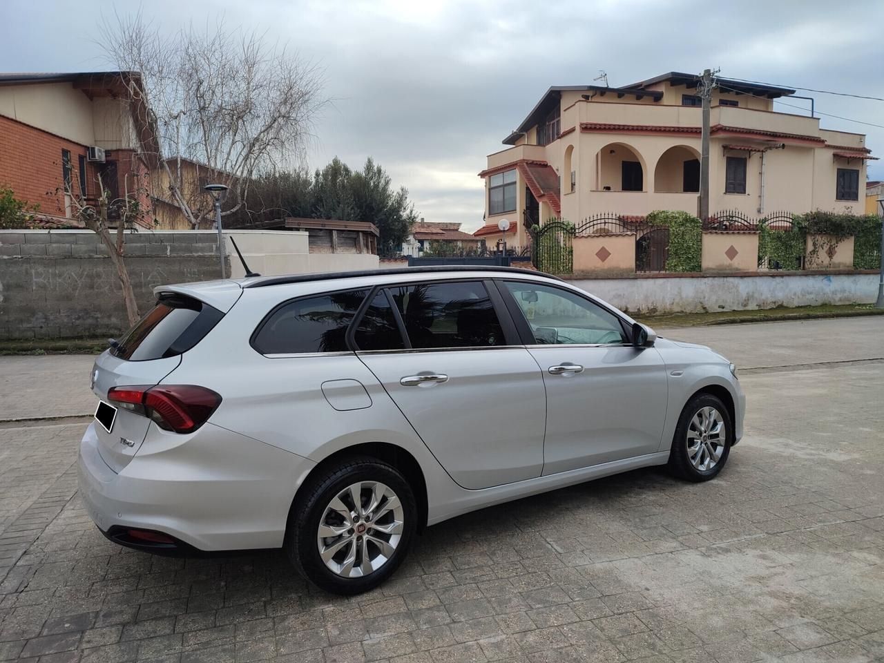 Fiat Tipo STW 1.6 MJT 120CV DCT LOUNGE AUTOMATIK NAVIGATORE