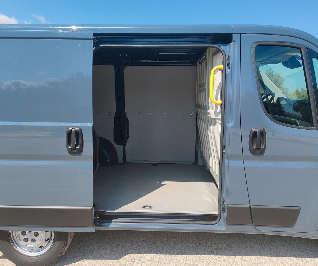 Peugeot Boxer 330 2.2 BlueHDi 120 S&S PC-TN Furgone PARI AL NUOVO