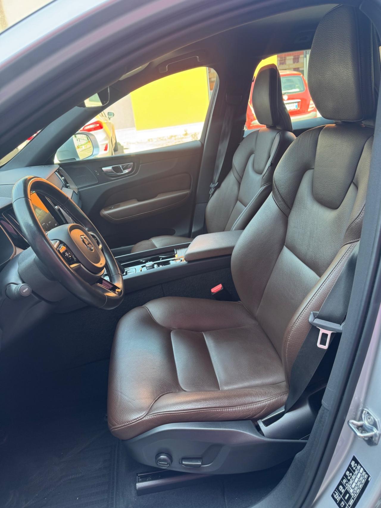 VOLVO XC 60 B4 AWD UNI PROP IVA ESPOSTA