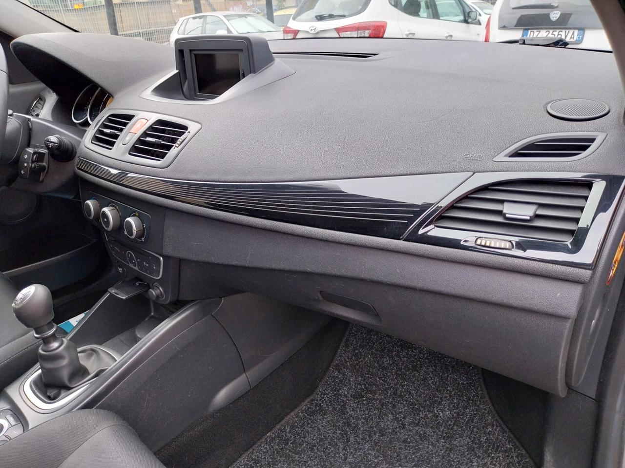 RENAULT MEGANE 1.5 DIESEL STATION WAGON 2011