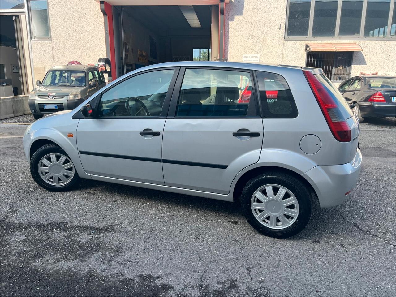 Ford Fiesta 1.4 16V 5p. Ghia