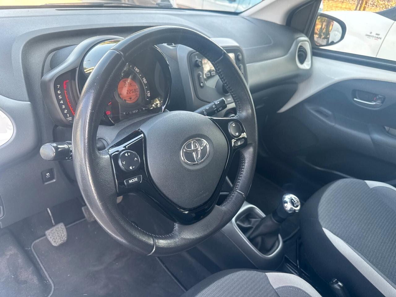 Toyota Aygo Connect 1.0 VVT-i 72 CV 5 porte x-play