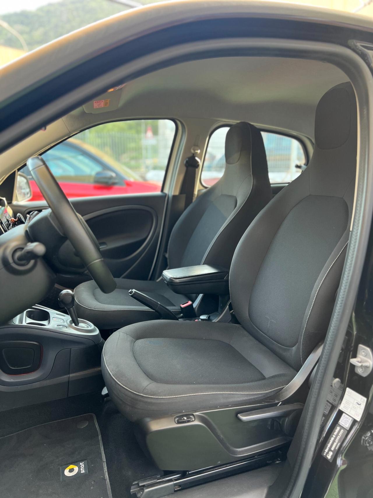 Smart ForFour 71 cv AUTOMATICA/SENSORI/BRACCIOLO