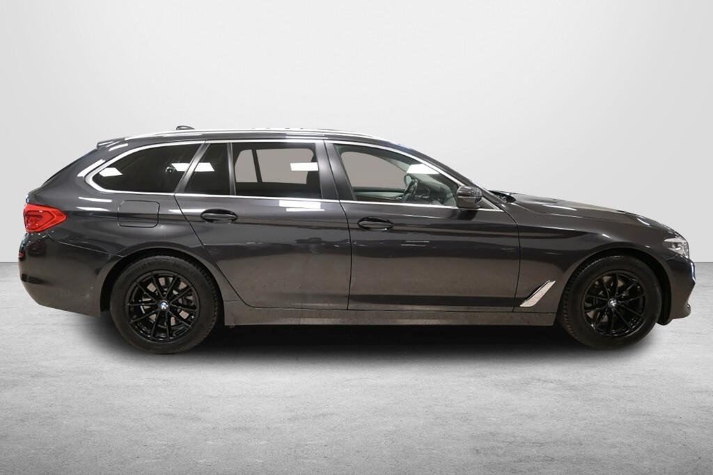 BMW 518D TOURING 150CV STEPTRONIC BUSINESS ADVANTAGE ( ADAPTIVE CRUISE - FARI LED - AMBIENT LIGHT - TETTO PANORAMICO APR. - NAVI - CARPLAY - PELLE - PARK ASSISTANT - TELECAMERA POST. )