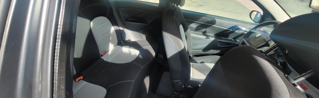 Lancia Ypsilon 1.2 Momo Design