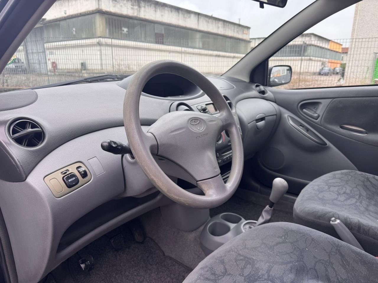 Toyota Yaris 1.0i 16V cat 5 porte Sol